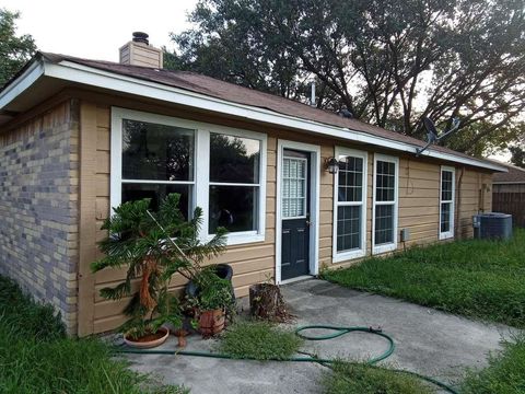 Homes For Sale - 2410 Daffodil Street<br/> Highlands, TX 77562