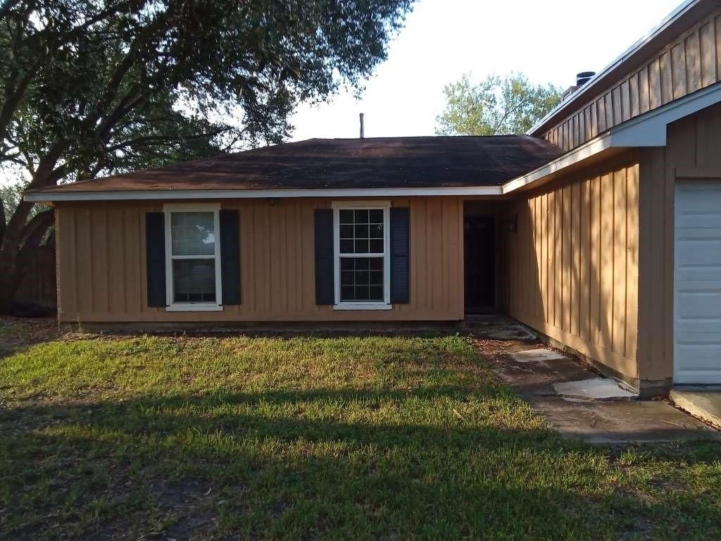 Photo of 2410 Daffodil Street, Highlands, TX 77562 (MLS # 20699744)