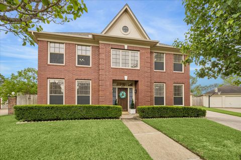 Photo of 806 Amber Bough Court, Houston, TX 77062 (MLS # 10246001)
