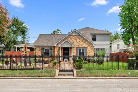 Photo of 317 Avenue Of Oaks Street, Houston, TX 77009 (MLS # 76517218) Photo of 317 Avenue Of Oaks Street, Houston, TX 77009 (MLS # 76517218)