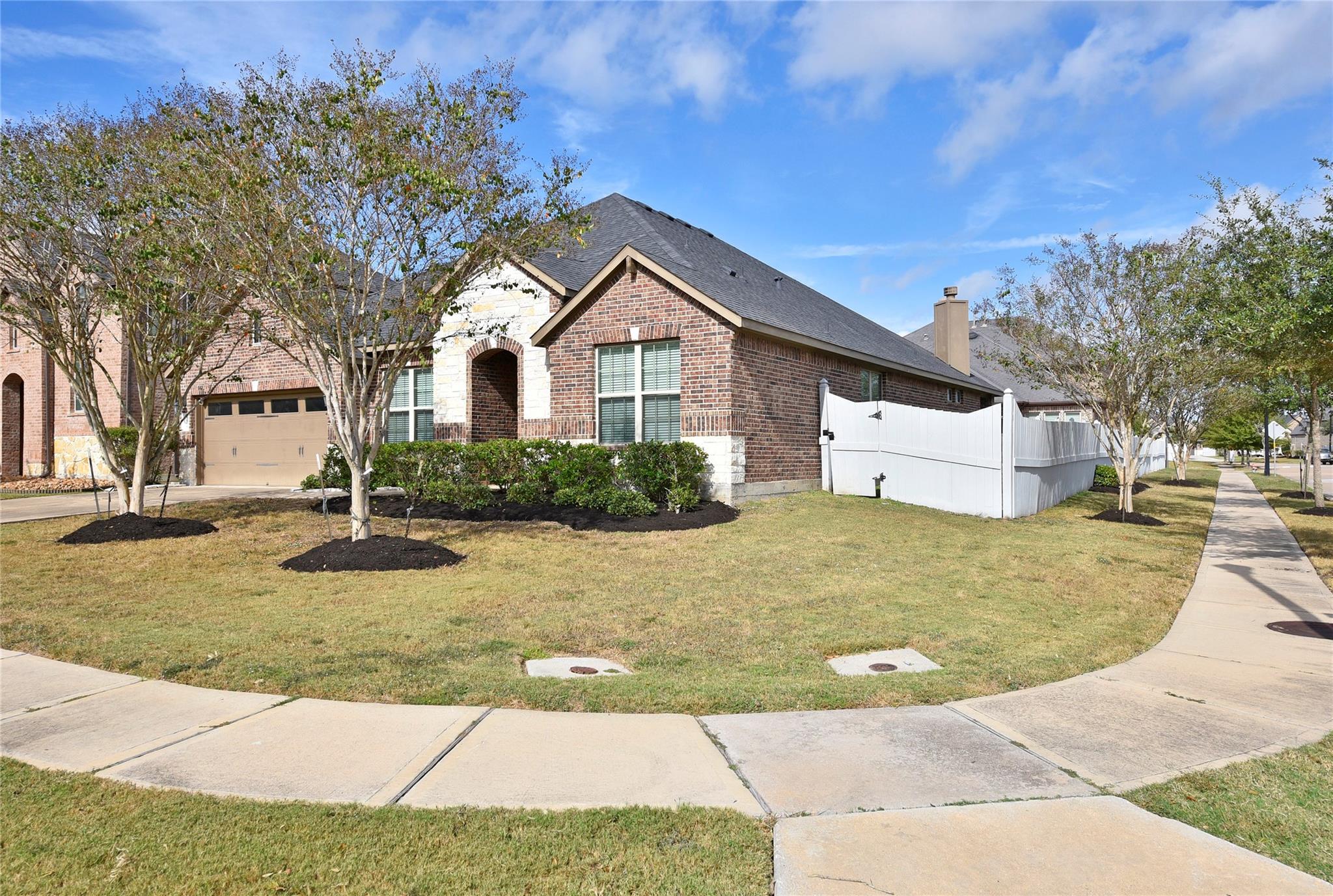 5835 Euclid Loop