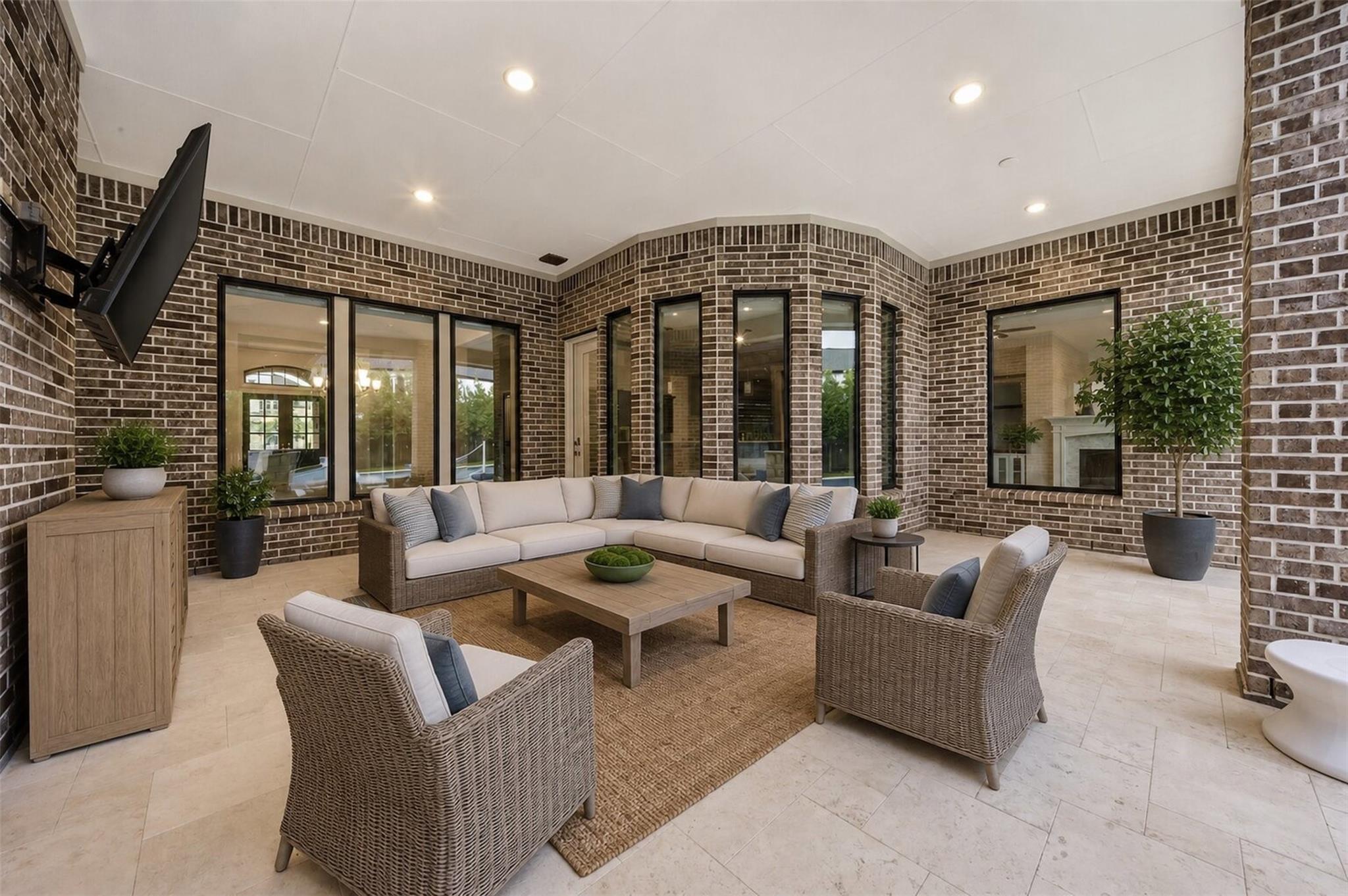 4715 Lake Crest Drive