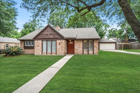 Photo of 8 Flint Street, Conroe, TX 77301 (MLS # 40024785)