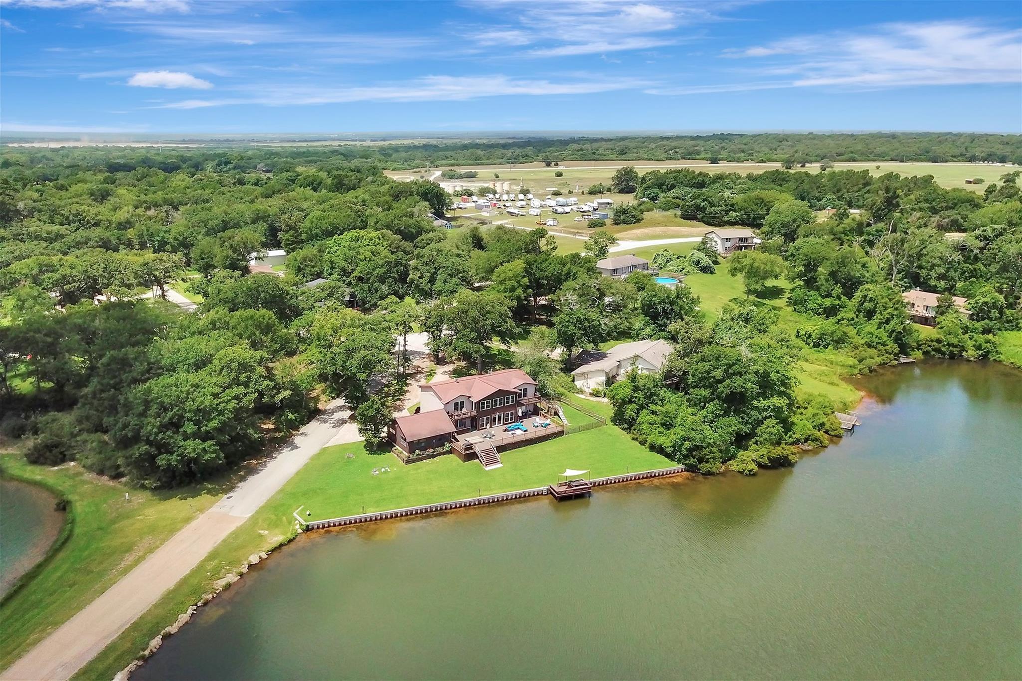 571 Lakeview Circle