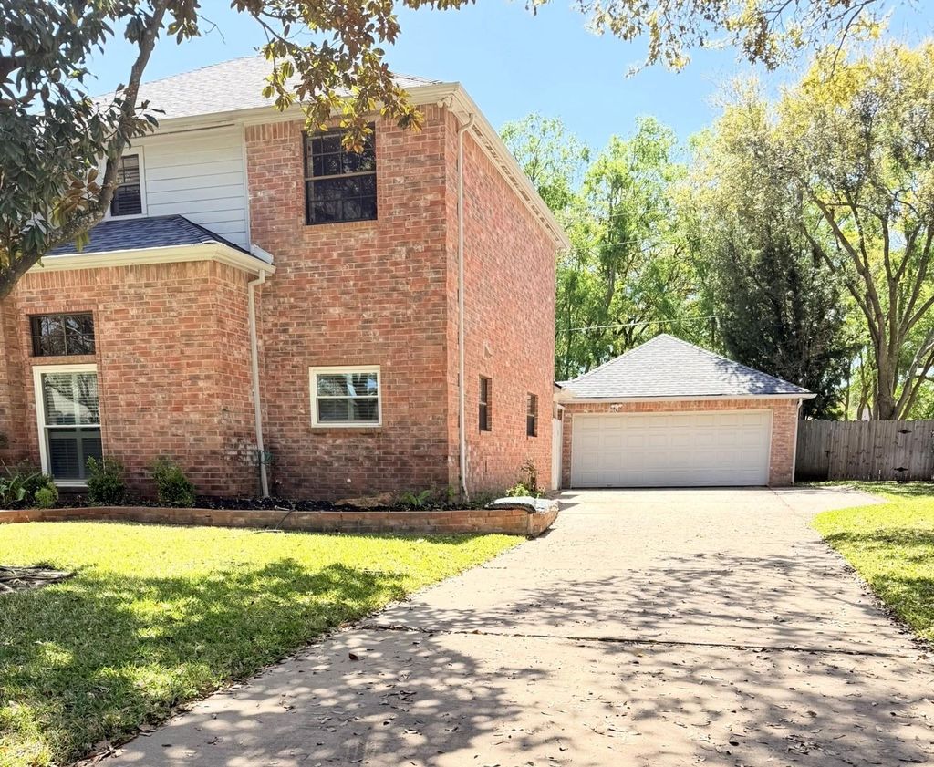 Photo of 2906 Deer Creek Drive, Sugar Land, TX 77478 (MLS # 68282531)