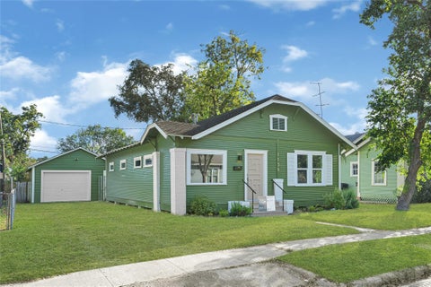 Photo of 1136 Algregg Street, Houston, TX 77009 (MLS # 42205207)