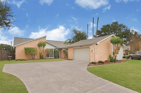 Photo of 8726 Wildforest Drive, Houston, TX 77088 (MLS # 27018157)