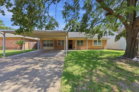 Photo of 8554 Mcdade Street, Houston, TX 77080 (MLS # 3613923)