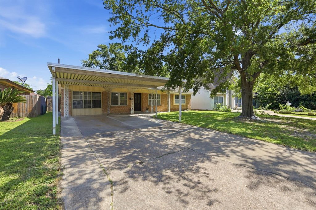 Photo of 8554 Mcdade Street, Houston, TX 77080 (MLS # 3613923)