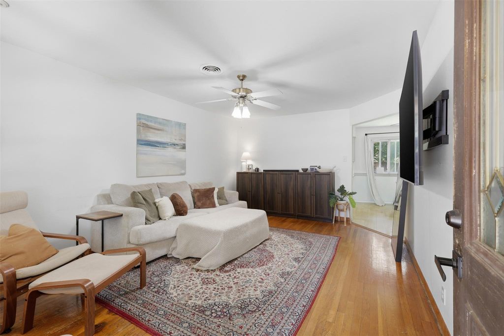 Photo of 8554 Mcdade Street, Houston, TX 77080 (MLS # 3613923)