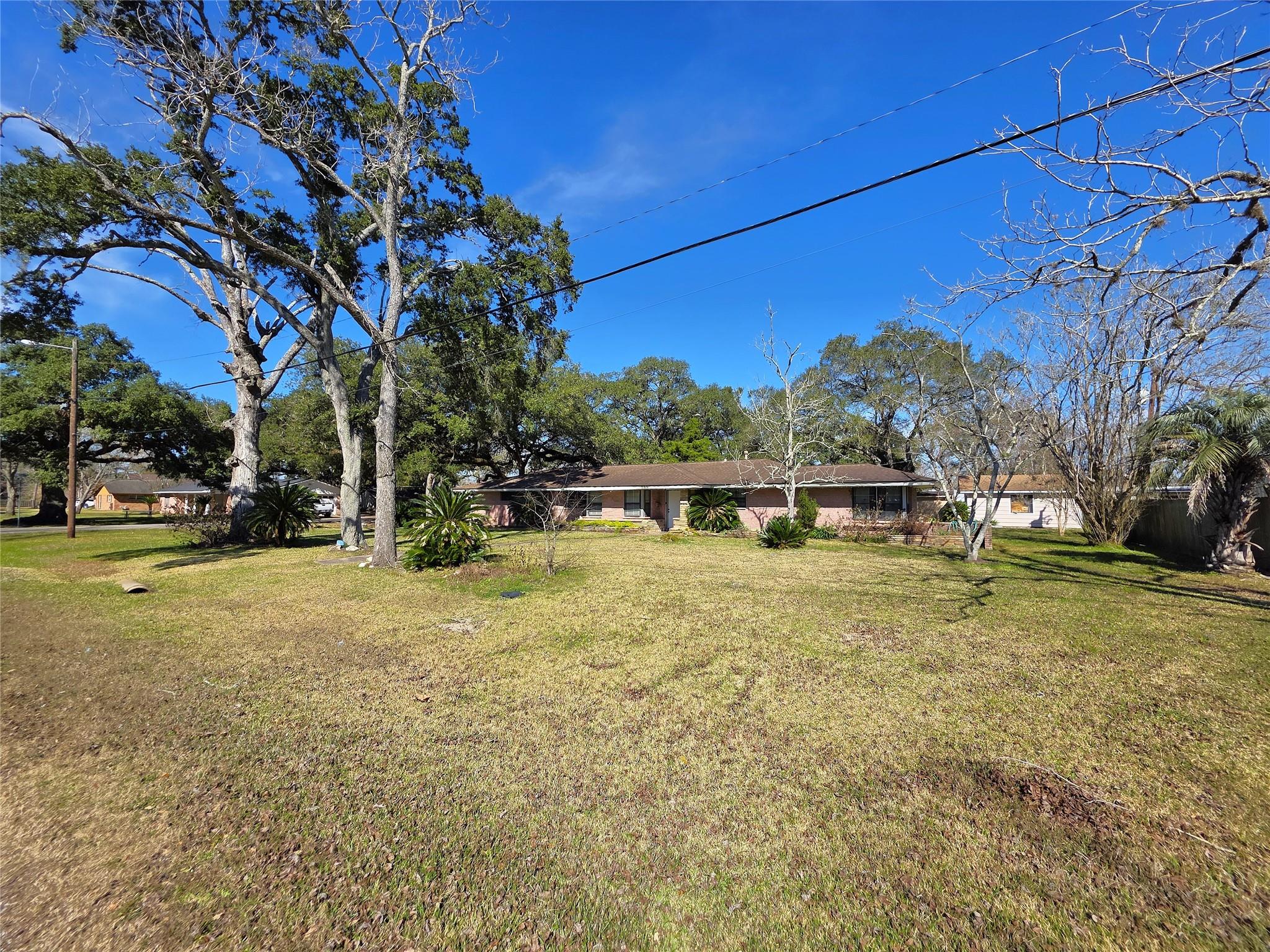 706 Maple St
