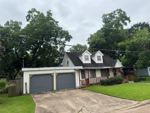 Photo of 228 E 3rd Street, Deer Park, TX 77536 (MLS # 63869136)