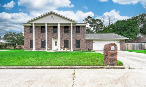 Photo of 7118 Tonkawa Street, Baytown, TX 77521 (MLS # 33905095)