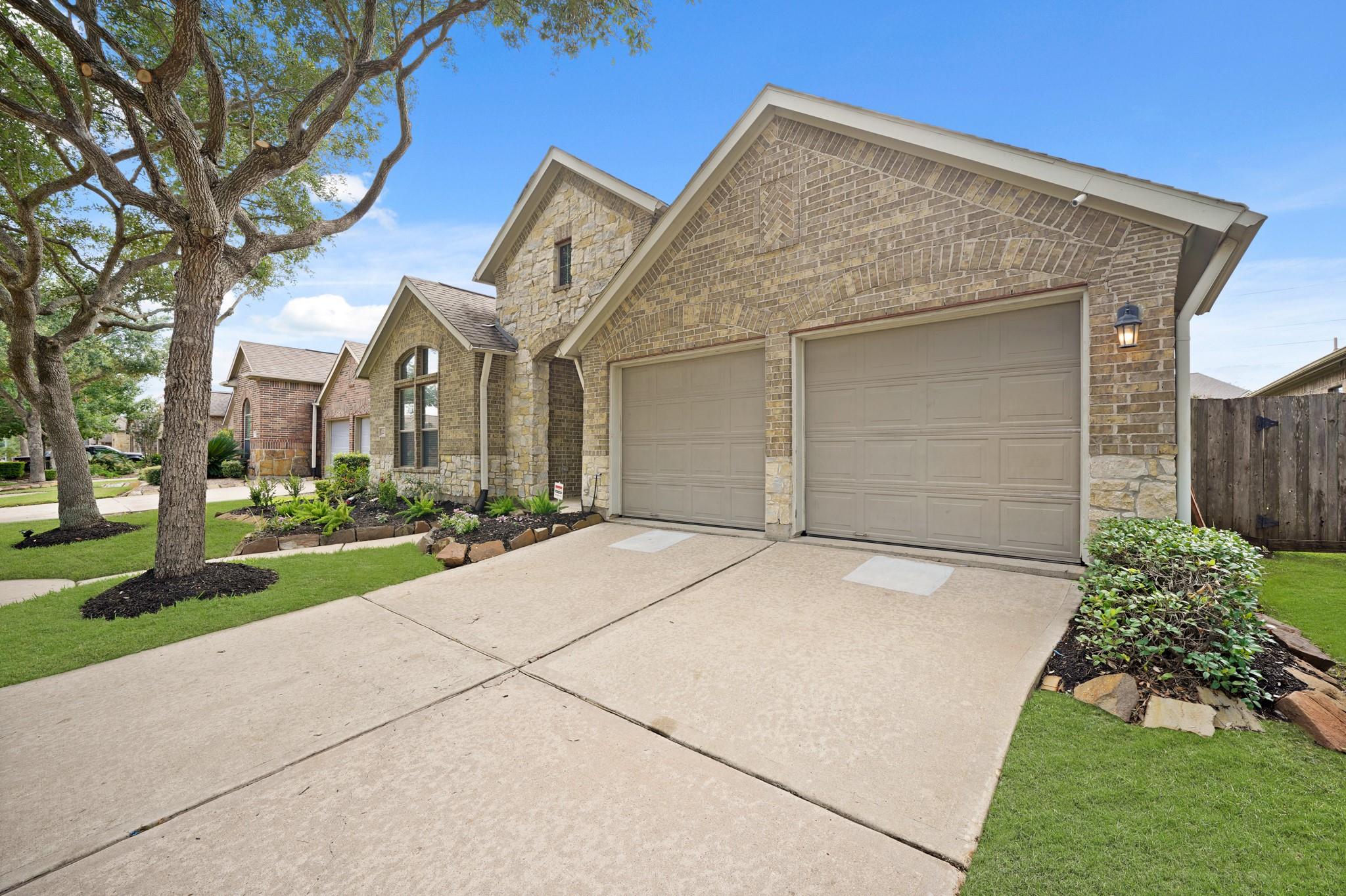 2211 Ascot Lane