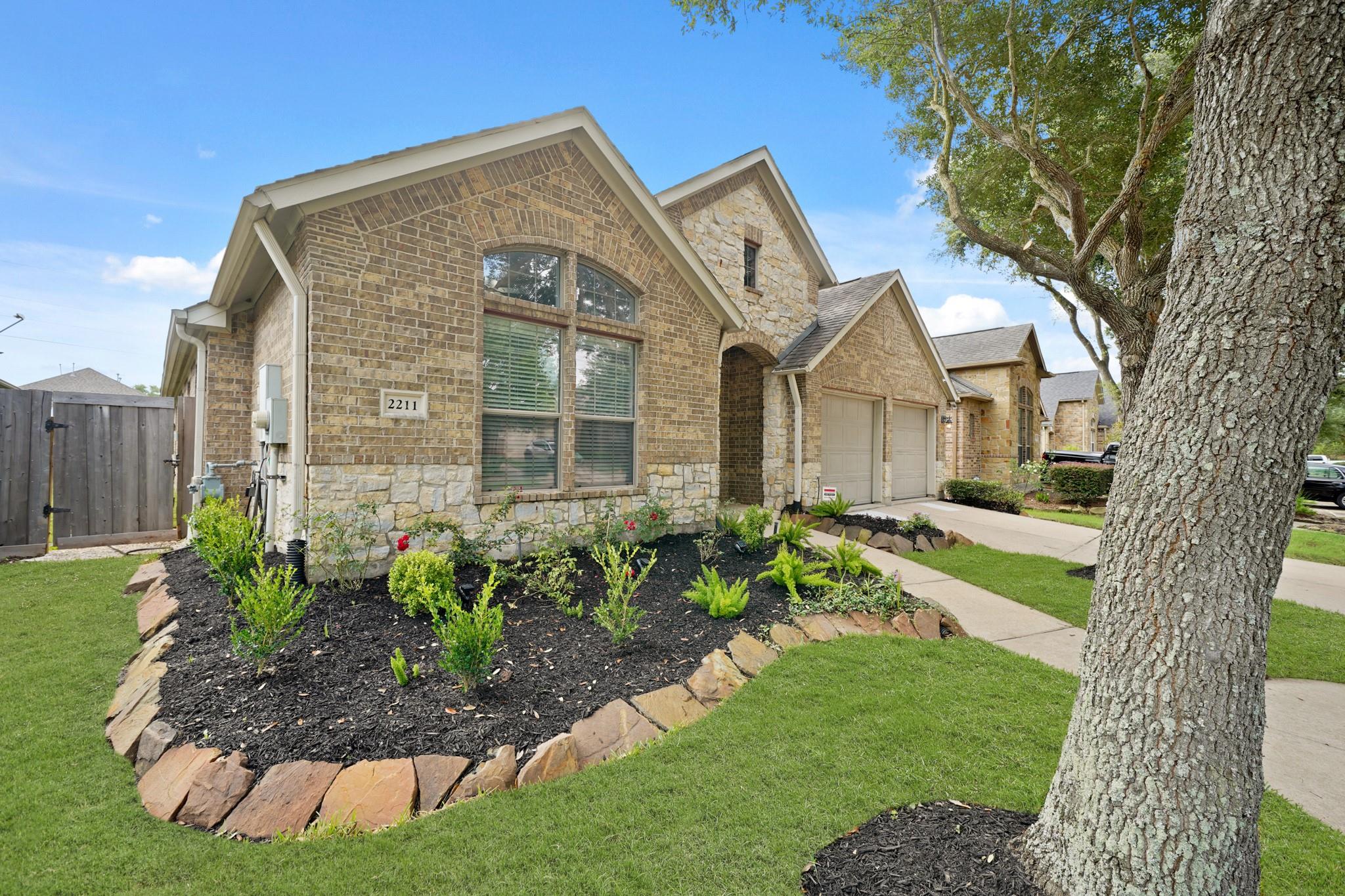 2211 Ascot Lane
