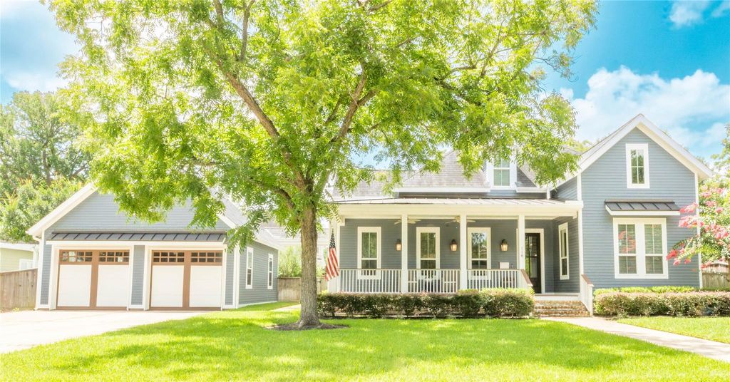 Photo of 118 6th Street, Sugar Land, TX 77498 (MLS # 5913780)