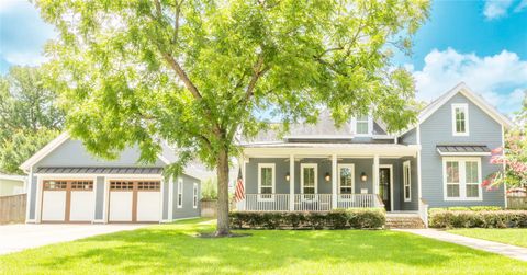 Photo of 118 6th Street, Sugar Land, TX 77498 (MLS # 5913780)