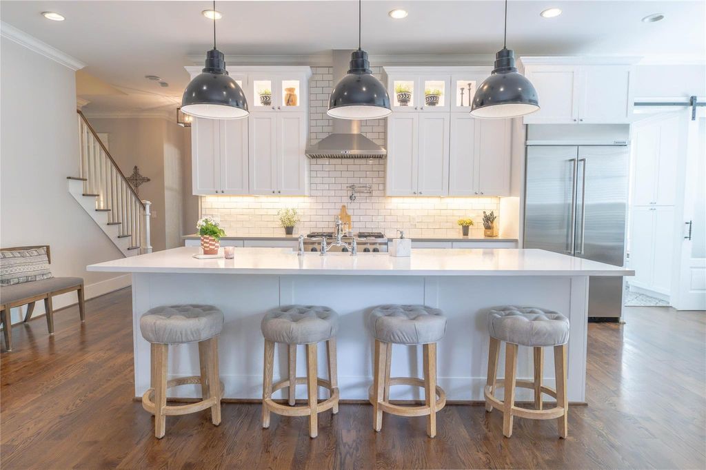 Photo of 118 6th Street, Sugar Land, TX 77498 (MLS # 5913780)