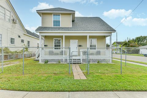 Photo of 2727 Avenue K - Down, Galveston, TX 77550 (MLS # 26455520)