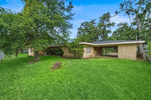 Photo of 202 Avenue J, Conroe, TX 77301 (MLS # 79136555)