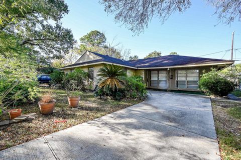 Photo of 10302 Woodwind Drive, Houston, TX 77025 (MLS # 79790099)