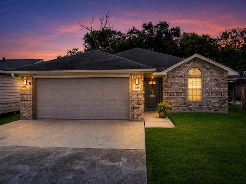 Photo of 3211 Avenue G, Nederland, TX 77627 (MLS # 30935174)