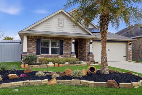 Homes For Sale - 22330 Taren Court<br/> Tomball, TX 77375