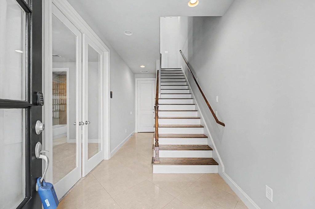 Photo of 634 Nagle Street, Houston, TX 77003 (MLS # 35895568)