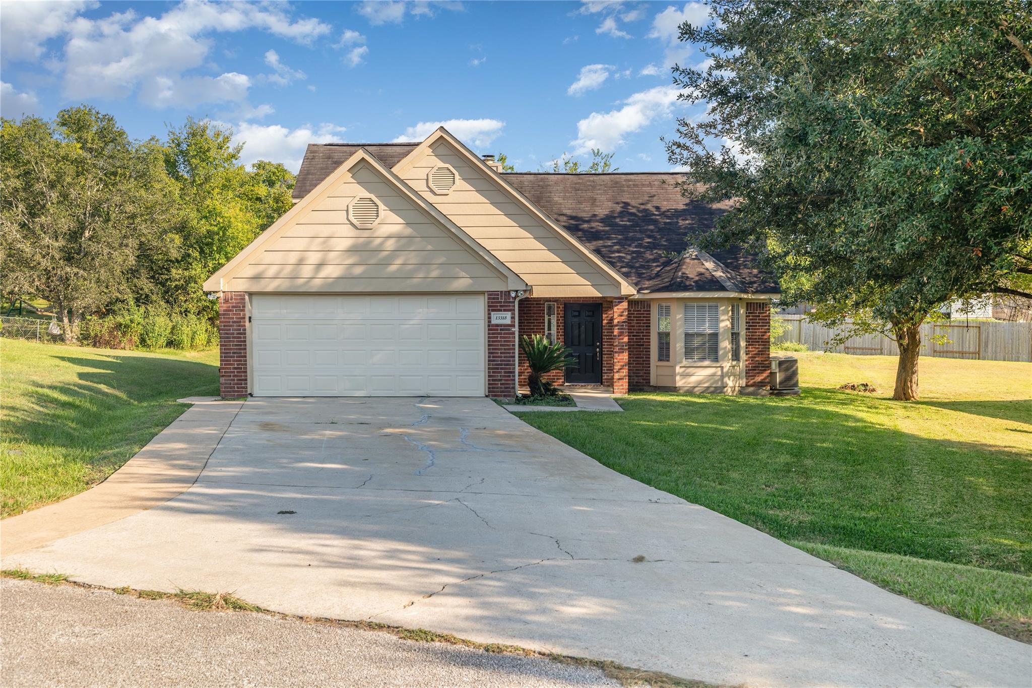 13318 Hilltop Cir Circle
