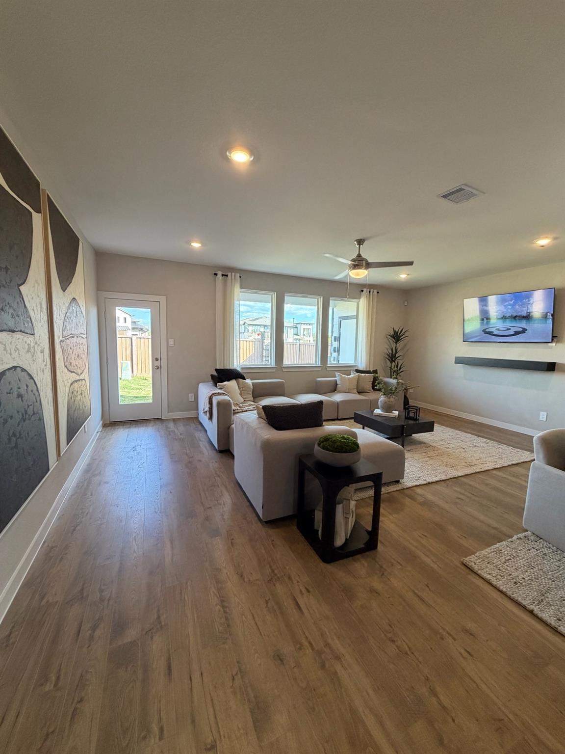 3550 Blue Mockingbird Street