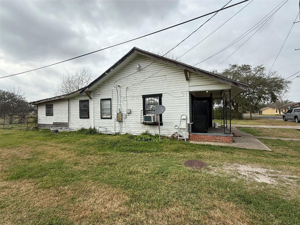 Photo of 1037 New Orleans Ave Avenue, Port Arthur, TX 77640 (MLS # 96320807)