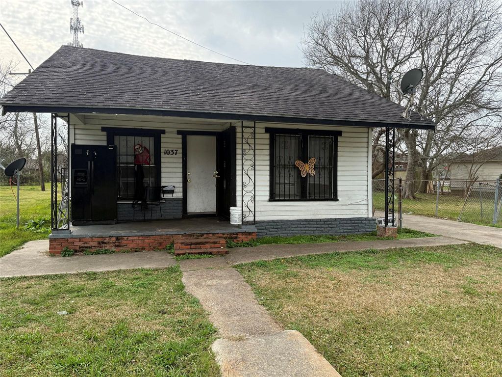 Photo of 1037 New Orleans Ave Avenue, Port Arthur, TX 77640 (MLS # 96320807)