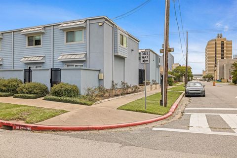 Photo of 525 11th Street #3, Galveston, TX 77550 (MLS # 52351421)