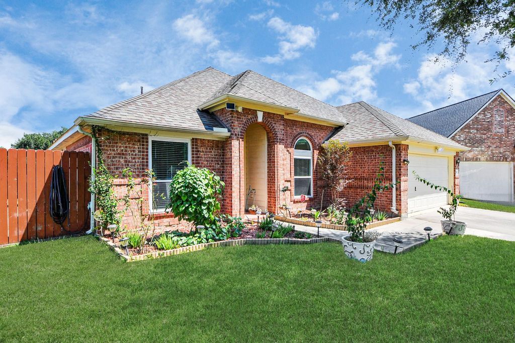 Photo of 10850 White Oak Point Court, Cypress, TX 77429 (MLS # 29396417)