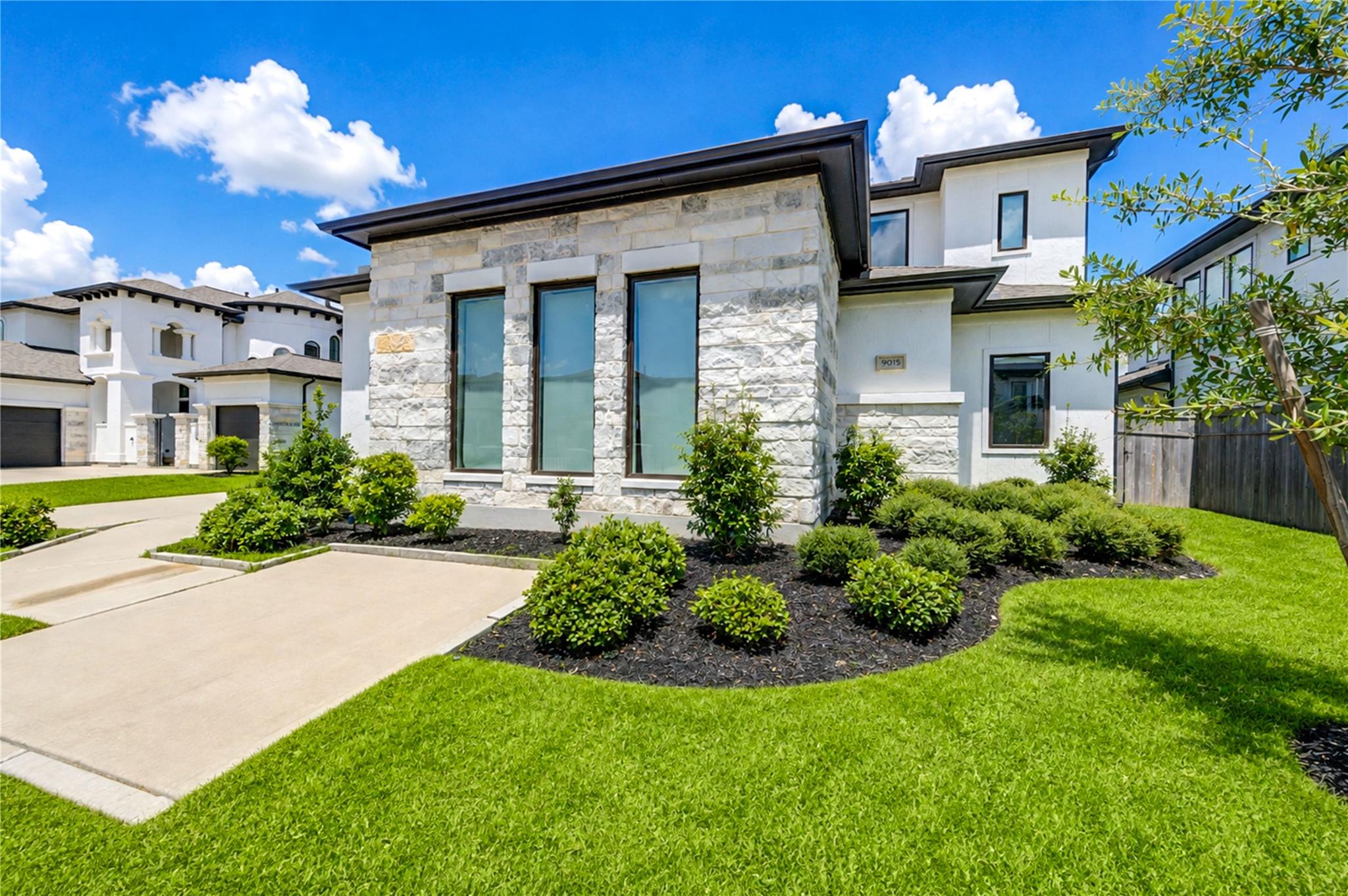 9015 Orchard Cove