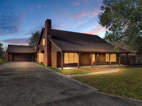 Homes For Sale - 3105 Price Street<br/> Nederland, TX 77627