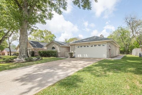 Homes For Sale - 4102 Longhorn Drive<br/> Baytown, TX 77521