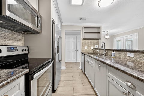 Photo of 711 Worthshire Street, Houston, TX 77008 (MLS # 94992234)