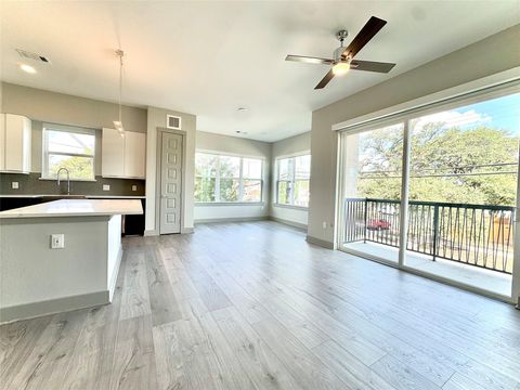 Photo of 401 W 25th St Street #1101, Houston, TX 77008 (MLS # 92987817)