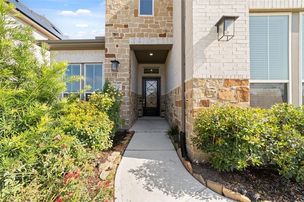 Photo of 32018 Crested Knoll Court, Fulshear, TX 77441 (MLS # 41121782)