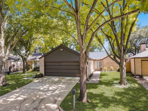 Photo of 1371 Beaujolais Lane, Houston, TX 77077 (MLS # 3168812)