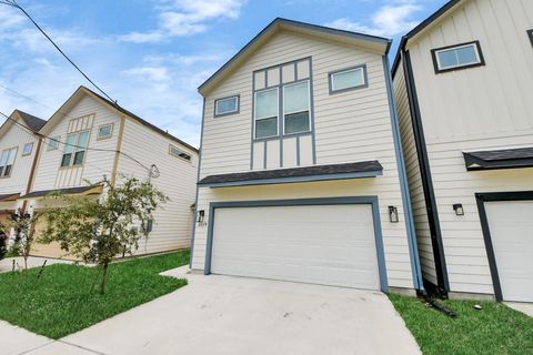 Photo of 2119 Esther Drive, Houston, TX 77088 (MLS # 11201297)