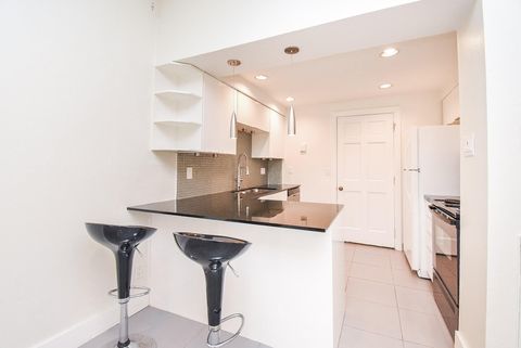 Condo For Sale - 1829 Augusta Drive #31<br/> Houston, TX 77057