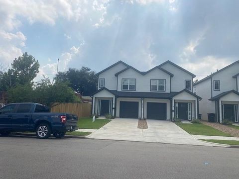 Photo of 6838 Westover Street #A, Houston, TX 77087 (MLS # 33348499)