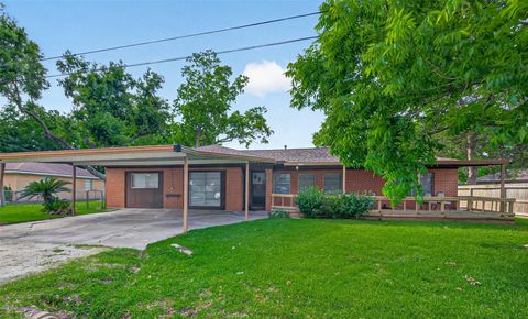 Photo of 4019 Beatrice Avenue, Dickinson, TX 77539 (MLS # 27802080)