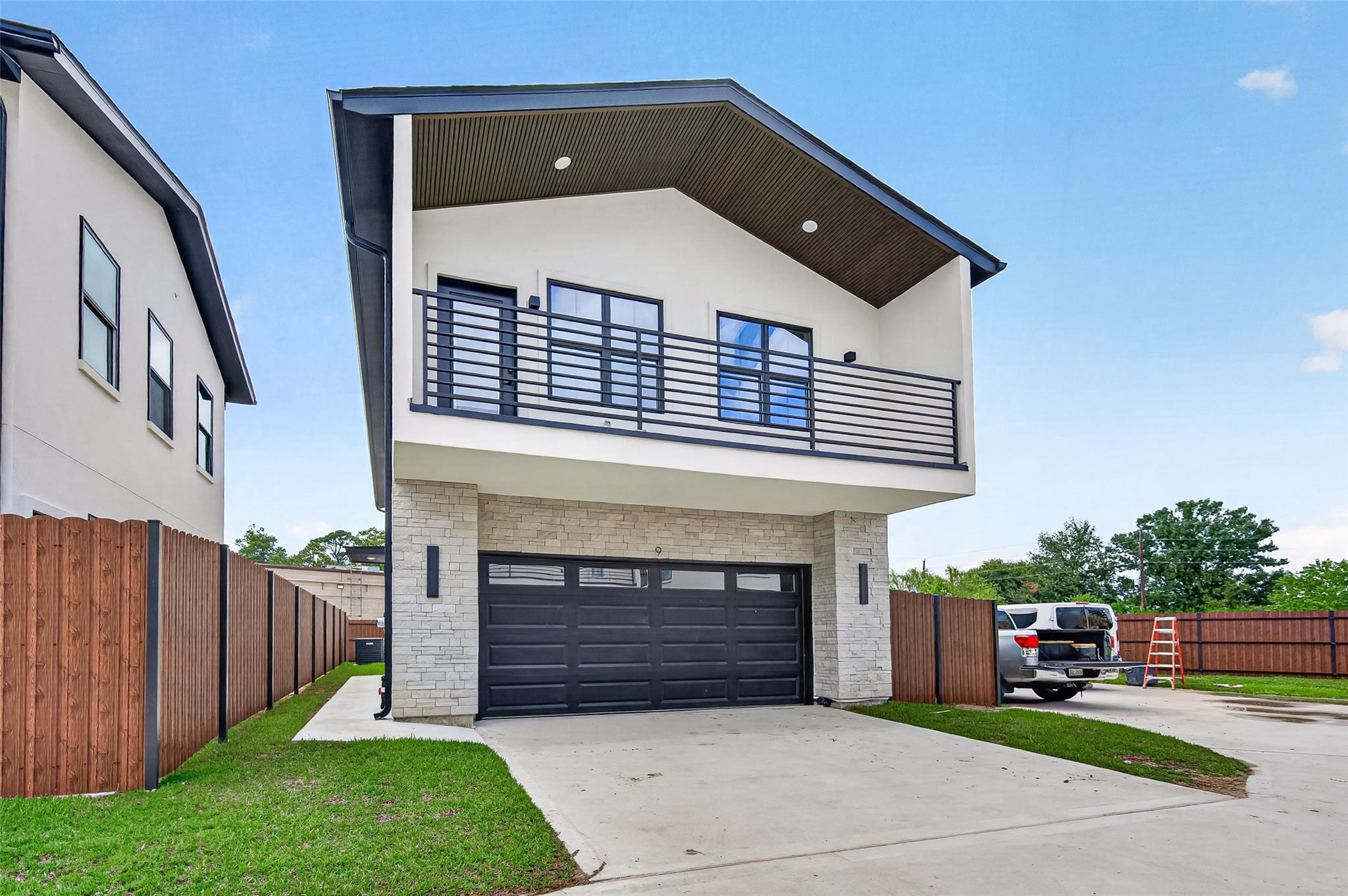 1811 N Spring Drive 9