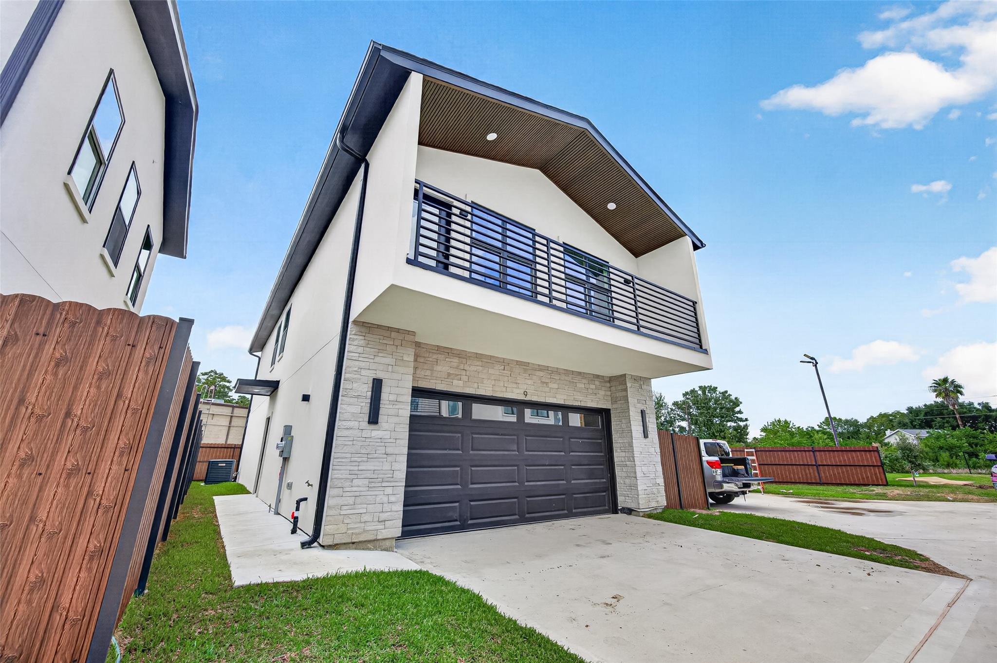 1811 N Spring Drive 9