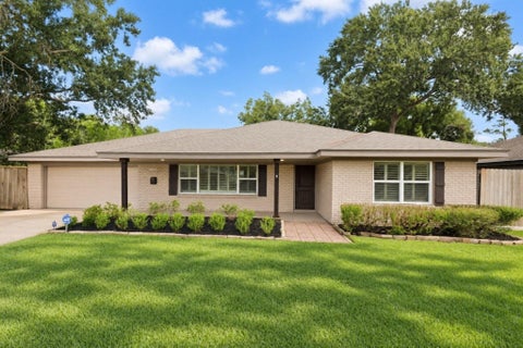 Photo of 8750 Turriff, Houston, TX 77055 (MLS # 15133130)