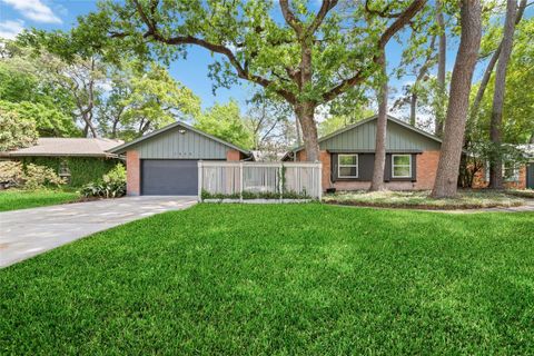 Photo of 1626 Conrad Sauer Drive, Houston, TX 77043 (MLS # 10135614)