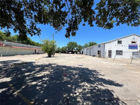 Photo of 7810 Hammerly Boulevard, Houston, TX 77055 (MLS # 29314247)